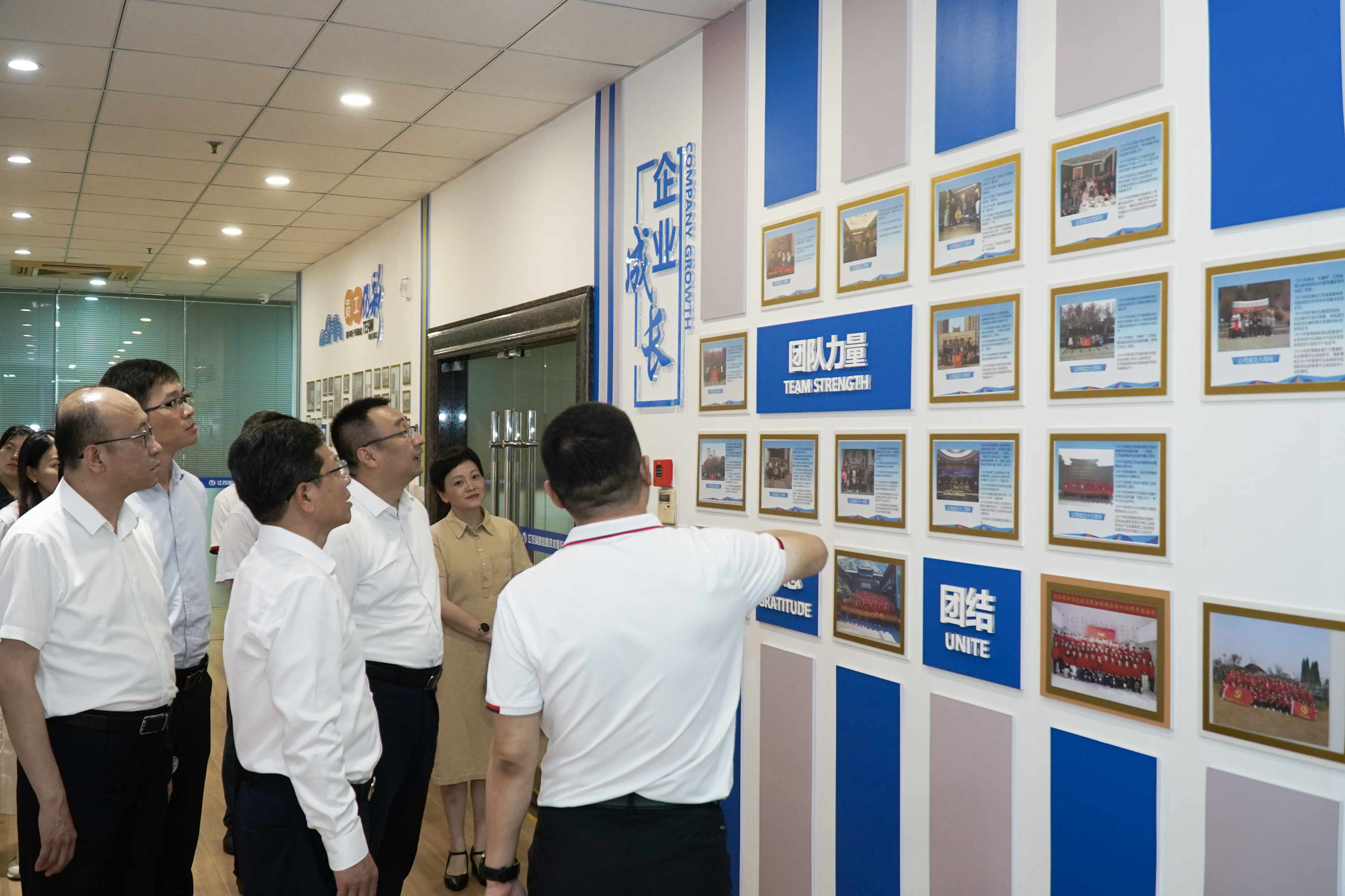 市委常委、宣传部部长陈志良一行莅临江苏瑞新信息技术股份有限公司指导工作